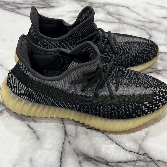 1000% Auth Adidas Yeezy Boost 350 V2 ‘Carbon’ Size 8.5 main image 6